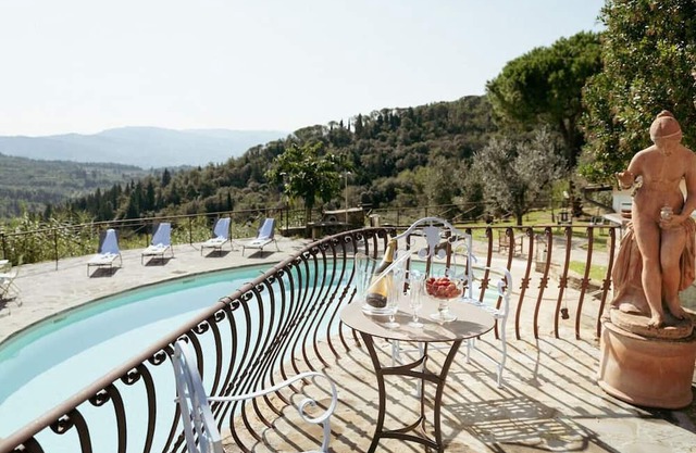 Villa of the 18th century on the Tuscan Hills, two steps away from Florence.