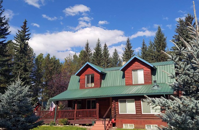 Fabulous Whitefish Cabin 7 mins. from downtown Whitefish. 30 mins from Glacier