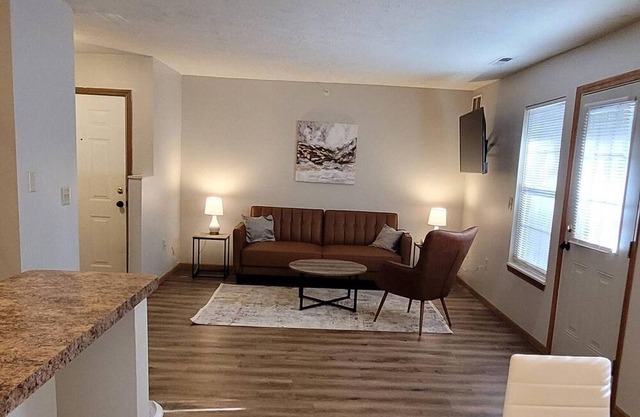 Spacious 2 Bedroom Apartment Next To Rivian