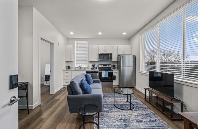 Stylish 10 Apartment Units near Fort Lewis