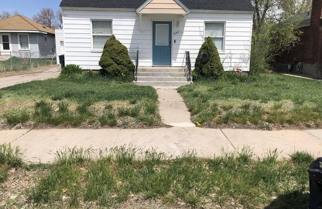 This is a charming little house with modern interior..close to ISU and Portneuf.