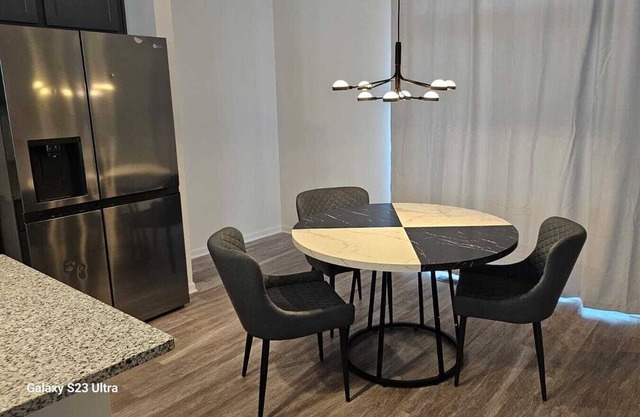 Townhome 5 mins away from O'Hare Airport and the Allstate Arena