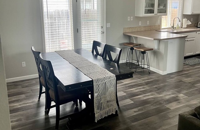 Quiet and cozy SE BOI Home.Close to Hiking+River+Simplot sports complex+Micron.