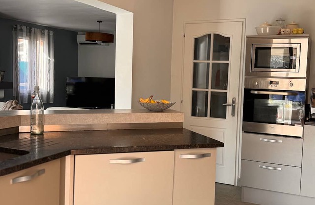 La Provence, Tout Proche D'avignon Avec Piscine