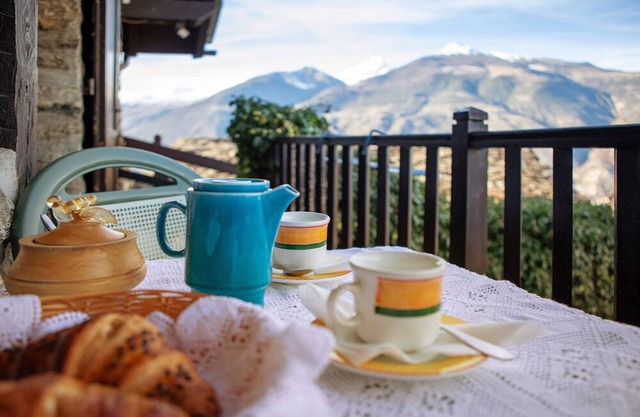 Holiday Apartment "Casa Mimosa 1" with Mountain View, Shared Garden & Wi-Fi