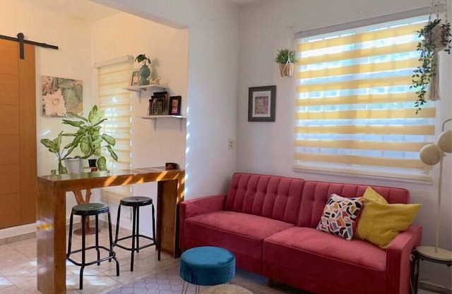 Cozy Tiburon: Private Apartment with Working Space in Barceloneta