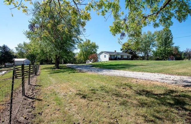FARMHOUSE APARTMENT on 7+/- Acres with Farm Fresh Breakfast + Crackling Bonfire
