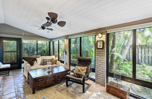 Fort Lauderdale home, minutes from Las Olas and beach, pet/family friendly