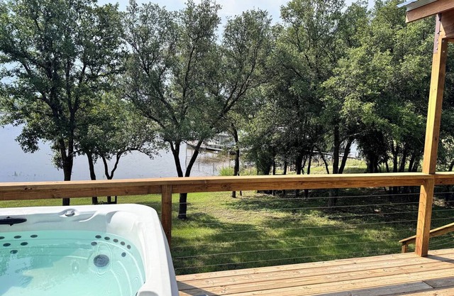 Secluded Lake Home + Hot tub + Large Deck + Grill