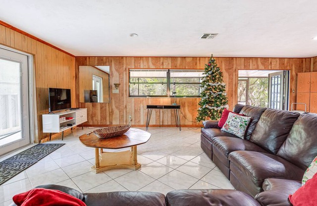 Lake Placid Home w/ Screened Porch: Near Lake Clay