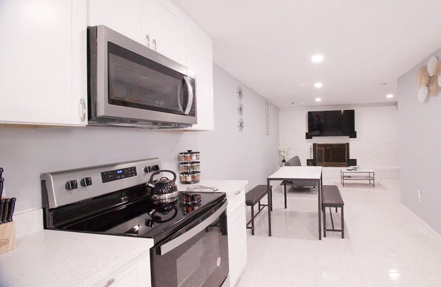 Deluxe dwelling few minutes from Washington DC, FedEx stadium and UMC/Archives