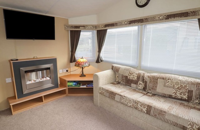 BERWYN VIEW HOLIDAY HOME, family friendly, with a garden in Bala