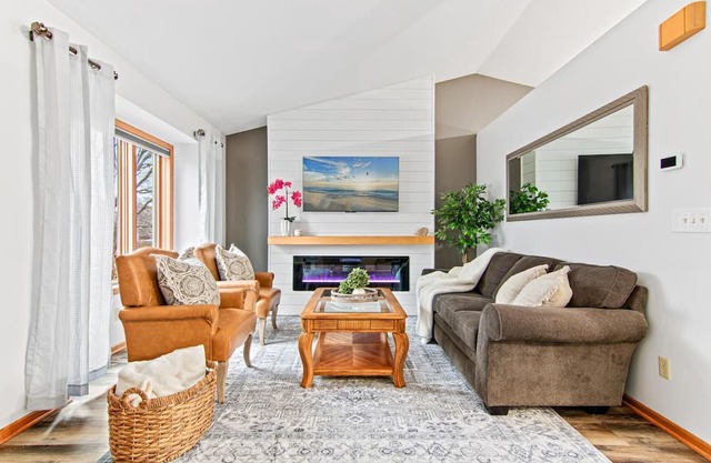 Blaine Oasis: Close to TPC-Sports Ctr, Outdoor Grill & Fire Pit, Family Friendly