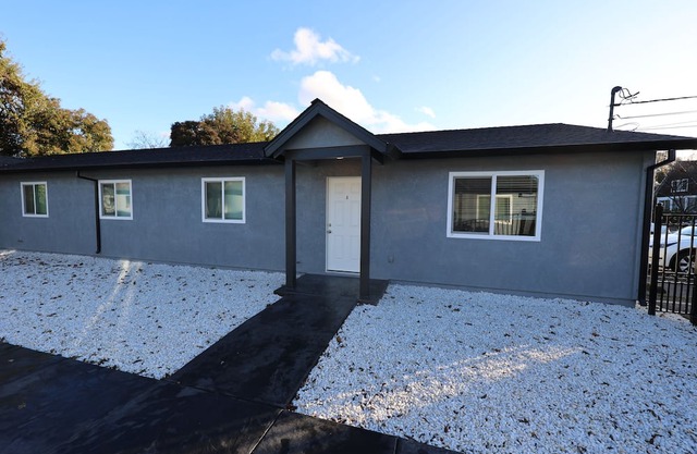 Newly Remodeled Duplex Delite Walking Distance from Down Town Yuba City