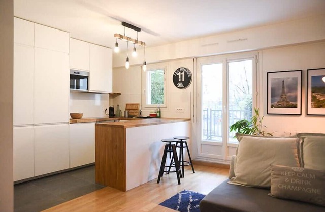 Well-located love nest in Levallois-Perret