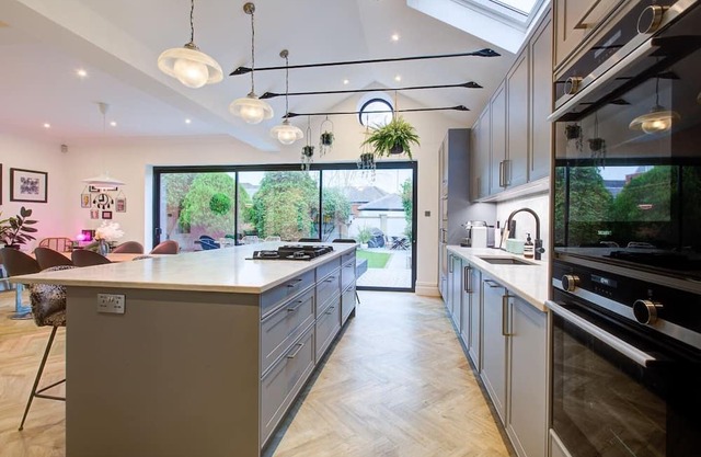 Chic 4-BR Home w/ Hot Tub & BBQ in Hornbeam Lane