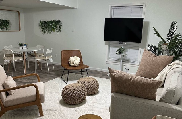 Minimalistic Arlington Duplex Close to Everything!
