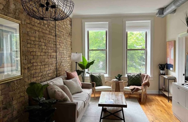 Beautiful, Clean 2BD/1BA private entrance+parking