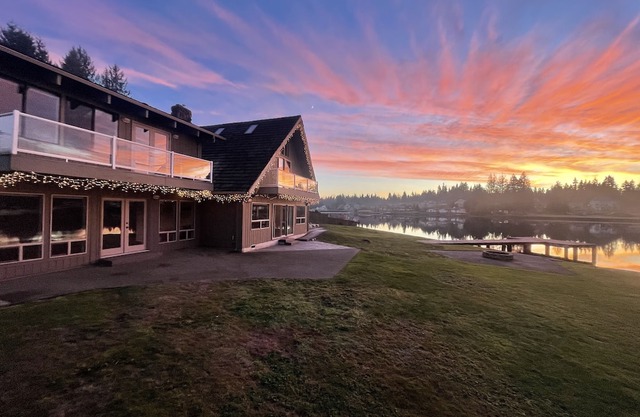 Lake Tapps Events House on the Bankers Island with Dock and Boat Launch