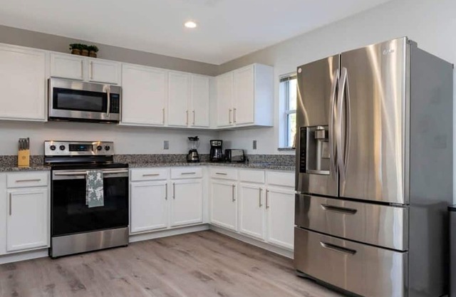 Beautiful 5Bd Single Family w Game Room 106 Lake Wilson Preserve