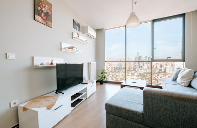 Charming Residence with City View 4 min to Optimum