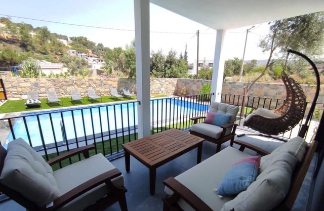 Chic Flat w Pool, Patio, Garden in Bodrum