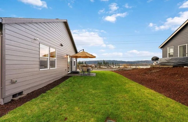 Quiet Riverside Escape in Kalama