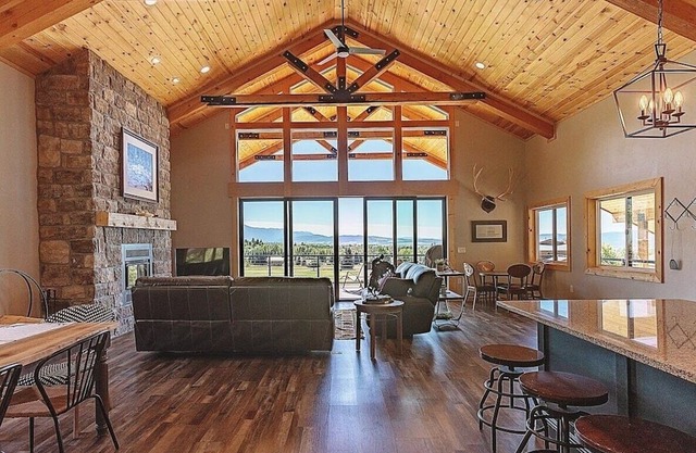 Canyon Pines Retreat ⁓Snowmobilers Dream ⁓Hot Tub