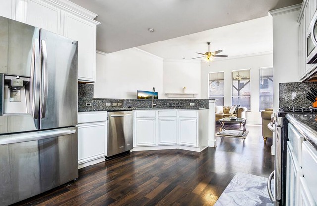 Best house in Garland. Beautify warm family house.