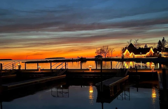 Steps to Beach! Cozy Beach Retreat: 3BR, Fireplace, Grill- lower level unit