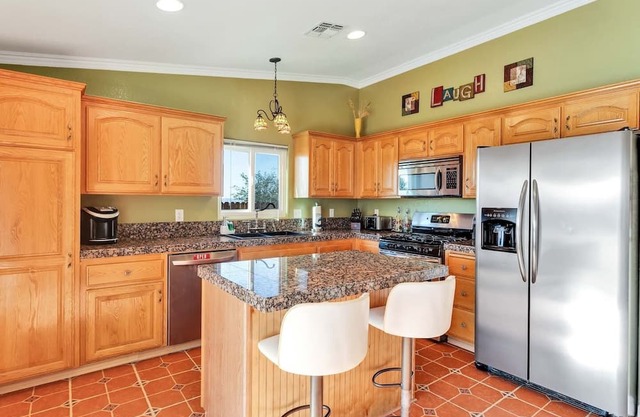 Spacious Home | Hot tub - Pool - Playground - BBQ