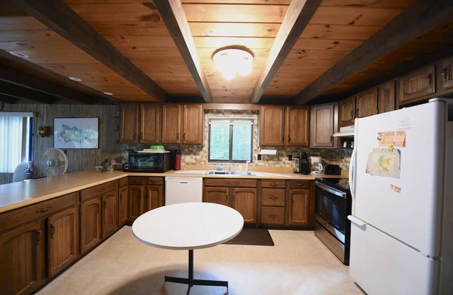 Private Frye Island waterfront cottage with spectacular sunrise views!