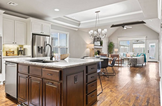 Stylish, Upscale, Large, 2 King suites, Location, Family friendly, Safe