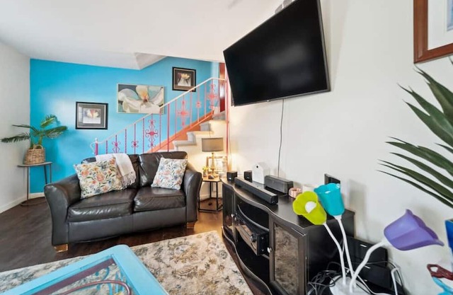 Colorful and Charming 3b 1b