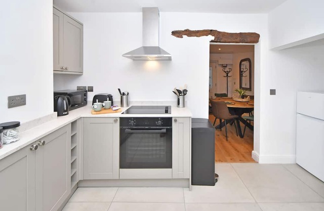 Perfect Fusion of Comfort and Convenience at Chapel House. BOOK NOW!