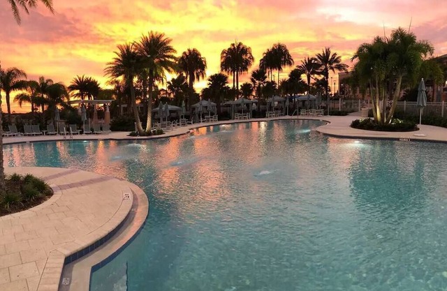 7BD/6.5BA Villa w/ Pool & Hottub | Solara Resort