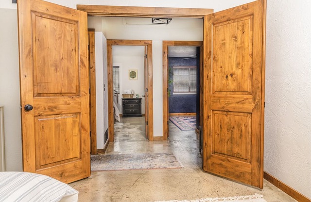 King*2min->Boise Greenbelt*10min->Airport*Solar