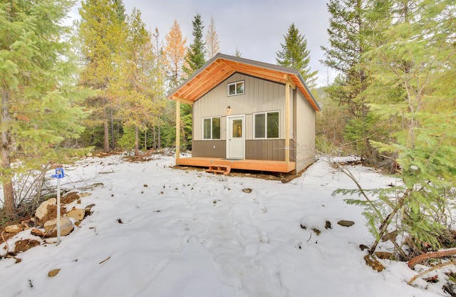 Horse-Friendly Libby Cabin Near Hiking + Skiing!