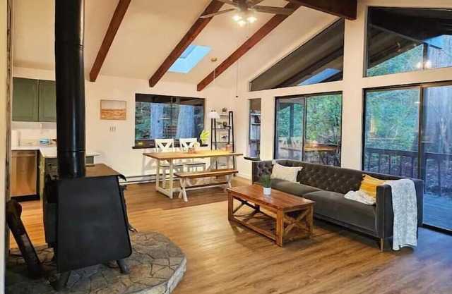 Secluded 2BR Forest Lake Retreat with Hot Tub
