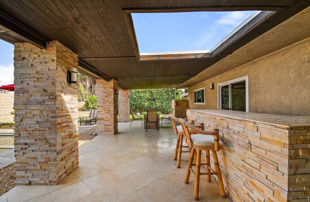 Cozy Comfy Haven with Sparkling Pool & Hot Tub