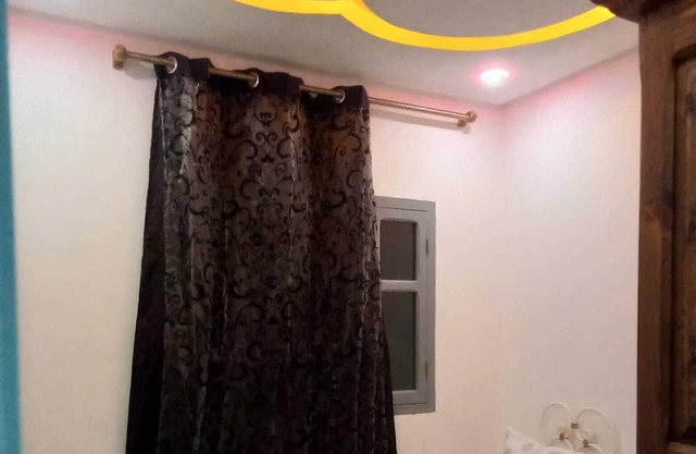 مبيت + افطار غرفة خاصة لفرد واحد ، في شقة مع عائلة. الحمام و الدوش مشترك