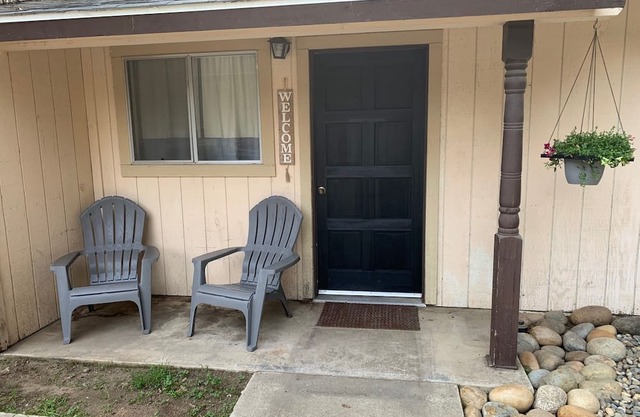 Country studio apartment minutes from town