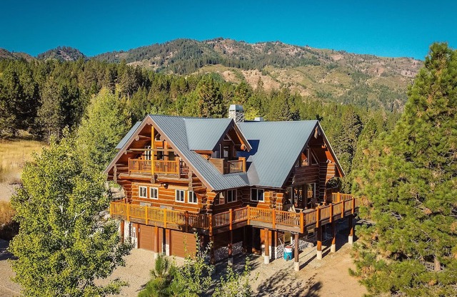 Picturesque and Singular Cabin