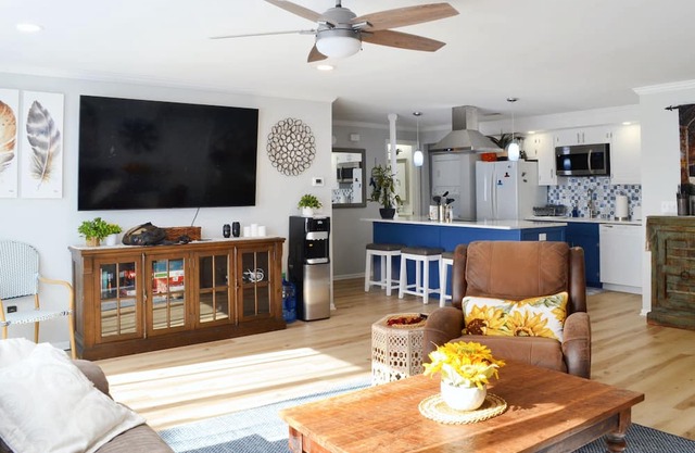 Cozy Open Concept Renovated Townhome