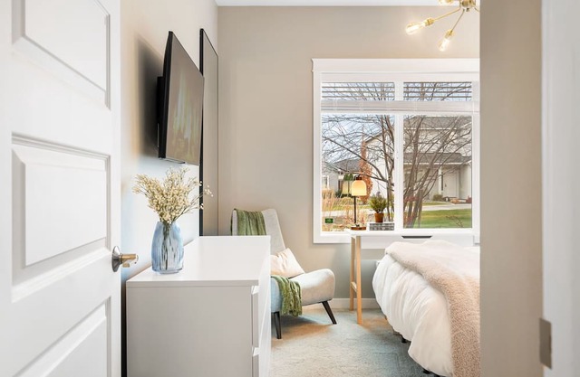 Private Guest Suite w/ Private Entrance in Tri-Cities - THE STAY