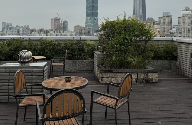 Taipei 101 Xiangshan Mountain Getaway 5mins biking MTR & Taipei 101