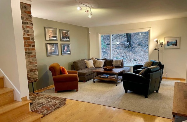 Beautiful, Secluded Orinda Home for rent.