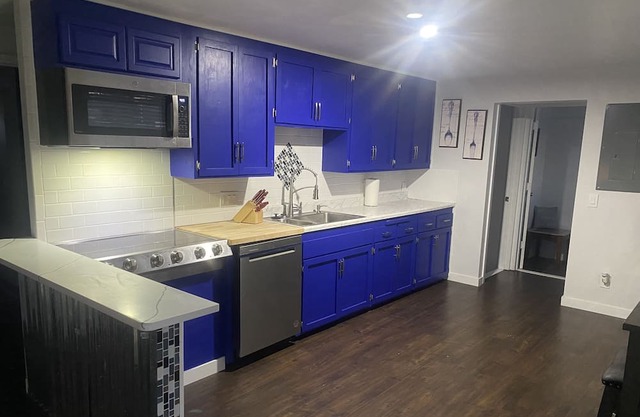 The Executive Red House - Sleeps 10