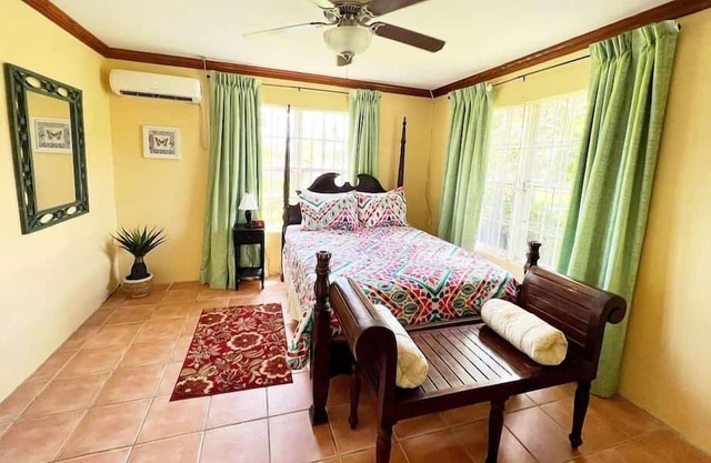 Cozy Retreat with 3 Queen Beds