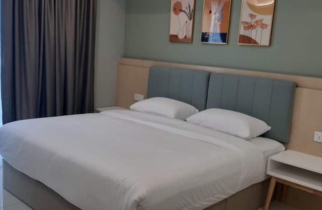 Great location ,surrounding with eatery center, walkable to food area.